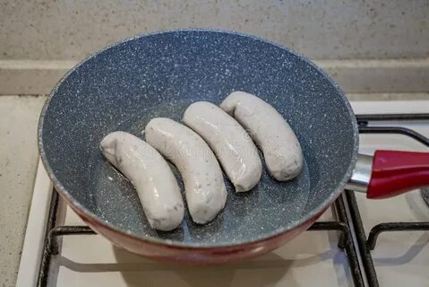 Просроченные сосиски можно есть