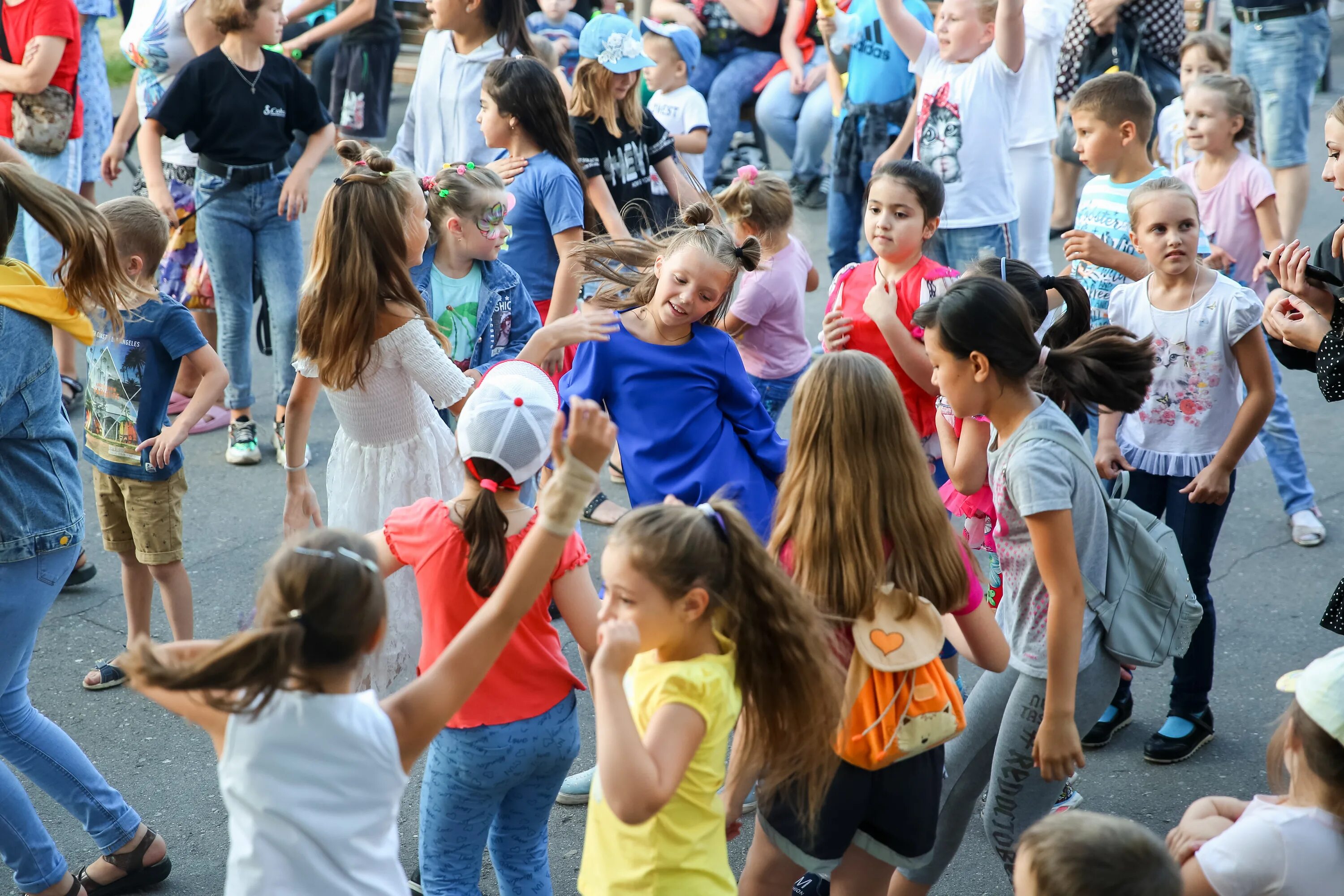 Дворовый концерт детей. Гуляния в Липецке. День города Липецк 2016. Липецк 2017 день города.