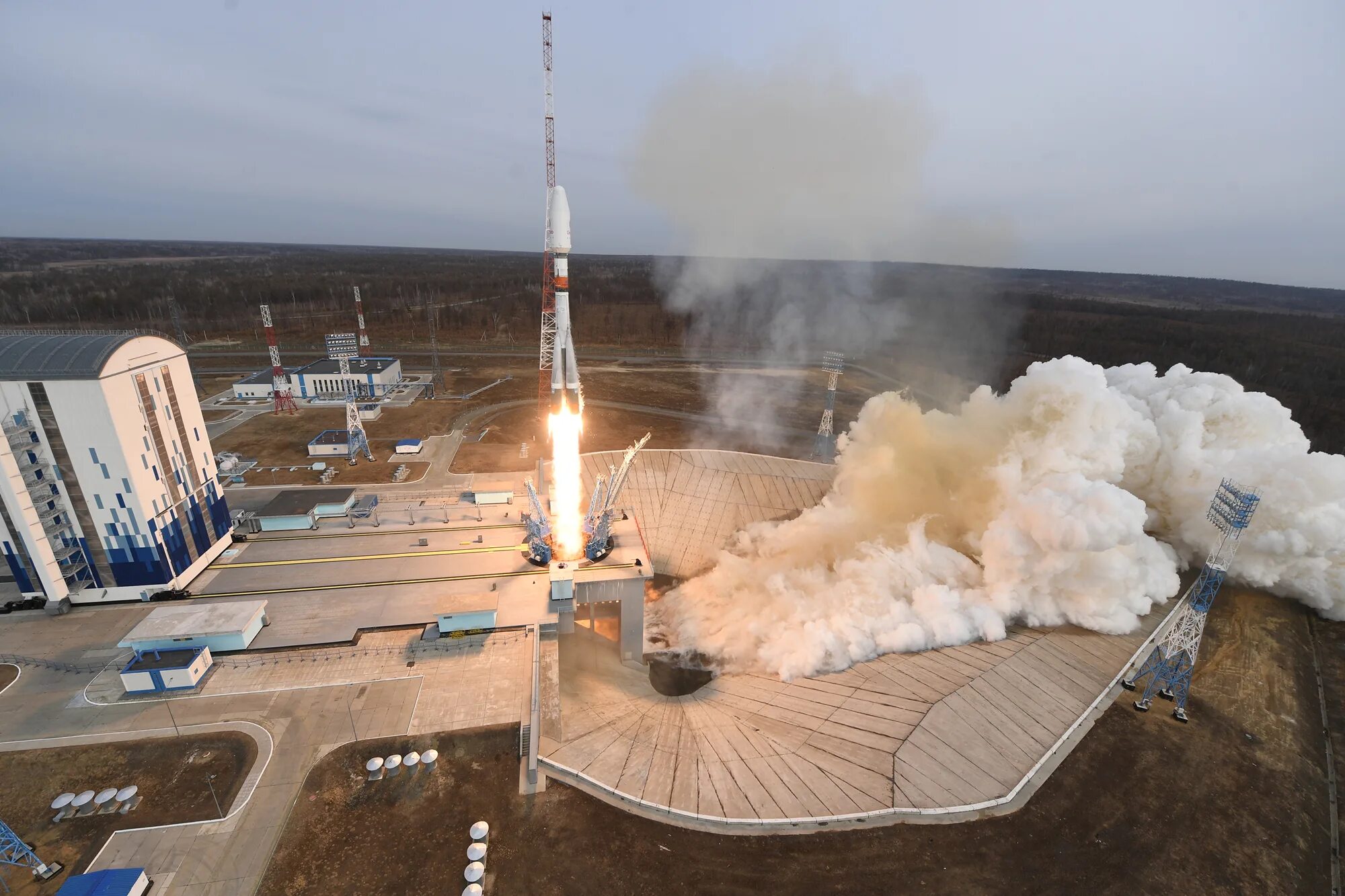 На какую сторону запускают космические корабли