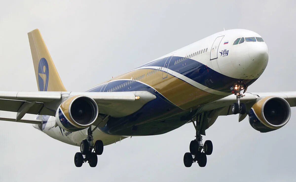 Т-4мс изделие 200. Стая самолетов. Phenom 100. Сот самолет. Самолет из композитных материалов.