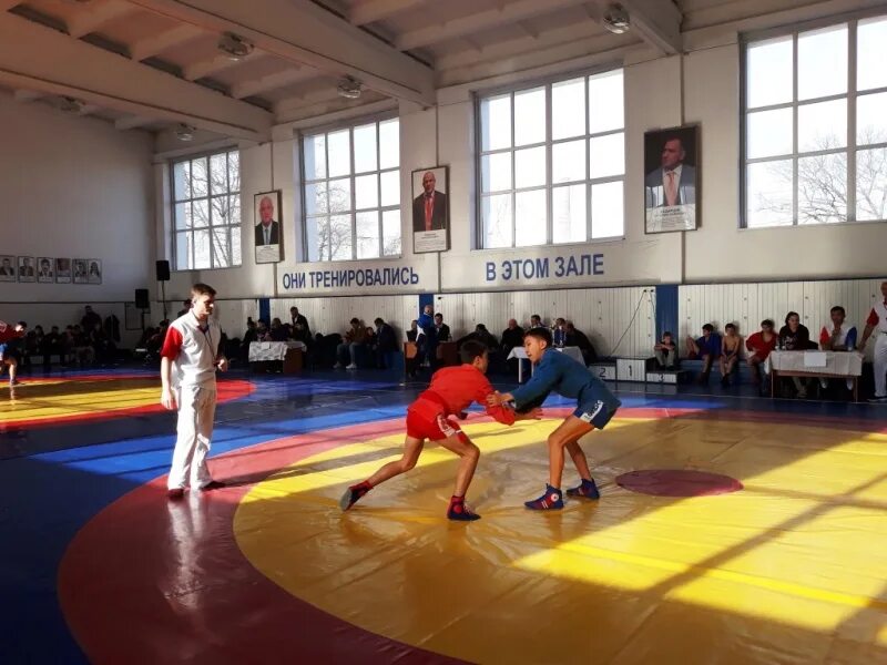 Спортивная школа осетинская. Самбо владикавказ динамо. стадион динамо владикавказ. спортивная школа единоборств владикавказ.
