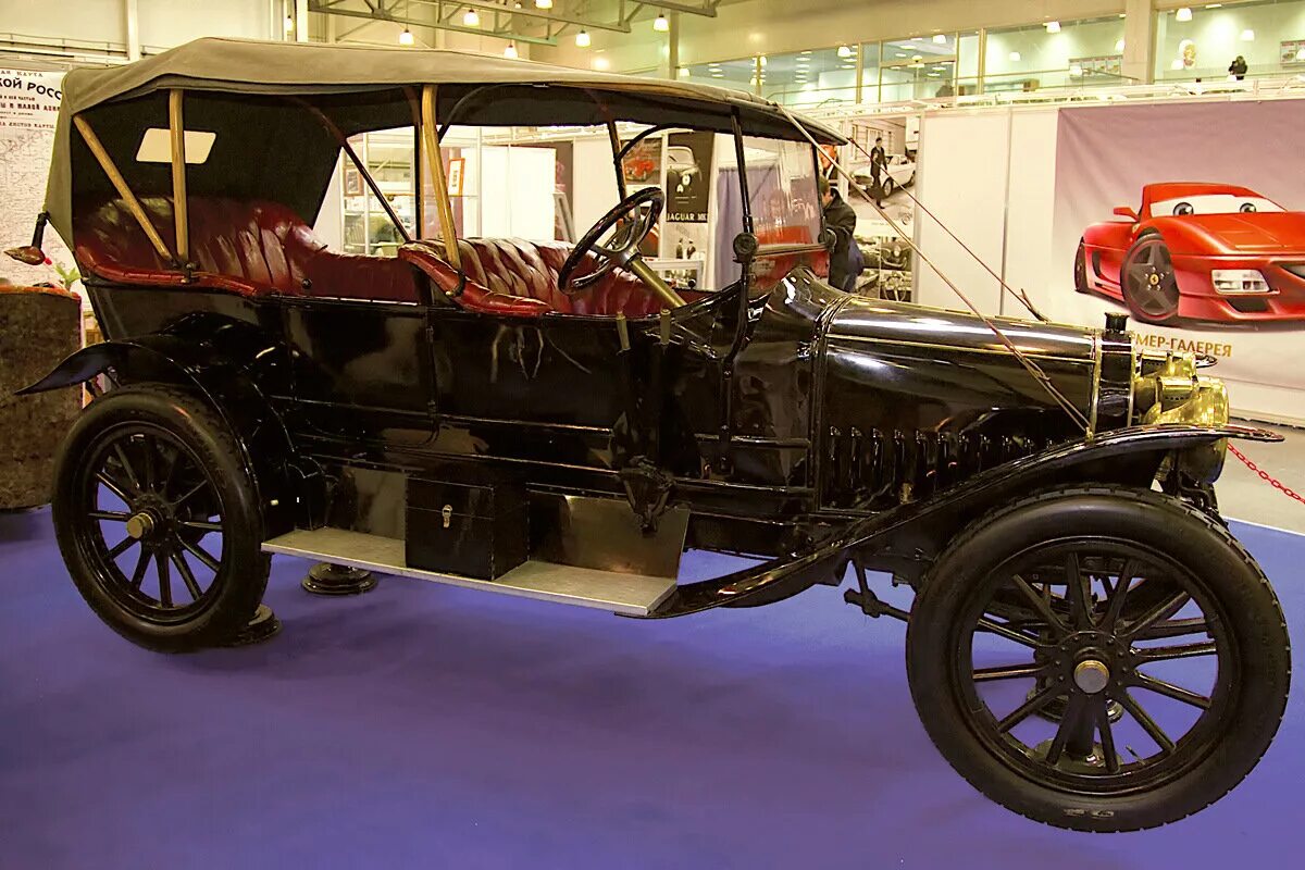 Первый автомобиль в москве. Автомобиль Руссо-Балт 1909. Автомобиль Руссо-Балт 1911. Первый автомобиль Руссо-Балт. Автомобили Российской империи Руссо Балт.