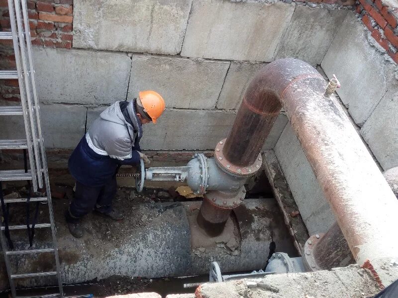 Гидроизоляция вводов коммуникаций. Ввод труб в теплотрассы. Теплотрасса в частном доме. Узел герметизации ввода кабеля в здание dwg. Ввод теплотрассы.