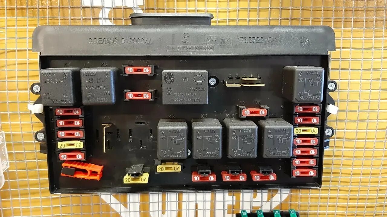 Блок предохранителей 21099 карбюратор. Реле вентилятора 21099. Реле бензонасоса 2109. Реле включения вентилятора ваз 2109. Реле вентилятора 21099.