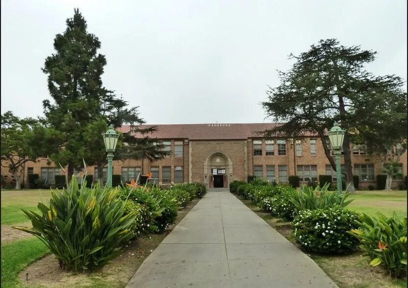 University High School. Los Angeles High School. Лос Анджелес школа Эдисон Глендейл. Лос-анджелесскую школу прикладных искусств.