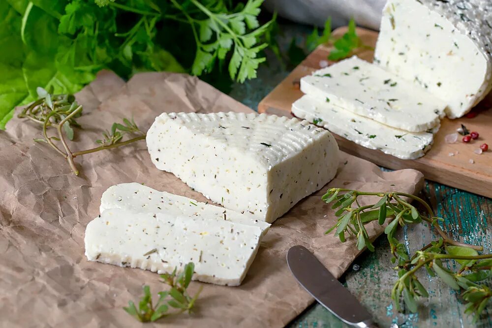 сыр халлуми с мятой. козий сыр турынгурт. козий сыр кроттен. козий сыр твердый. домашний козий сыр.