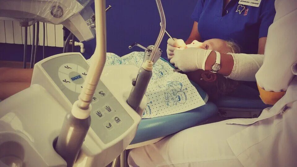 стоматология камышин 5мкр никитина. церцек камышин. стоматология церцек камышин. камышин рязано уральская улица магазин автоэмали. церцек камышин.