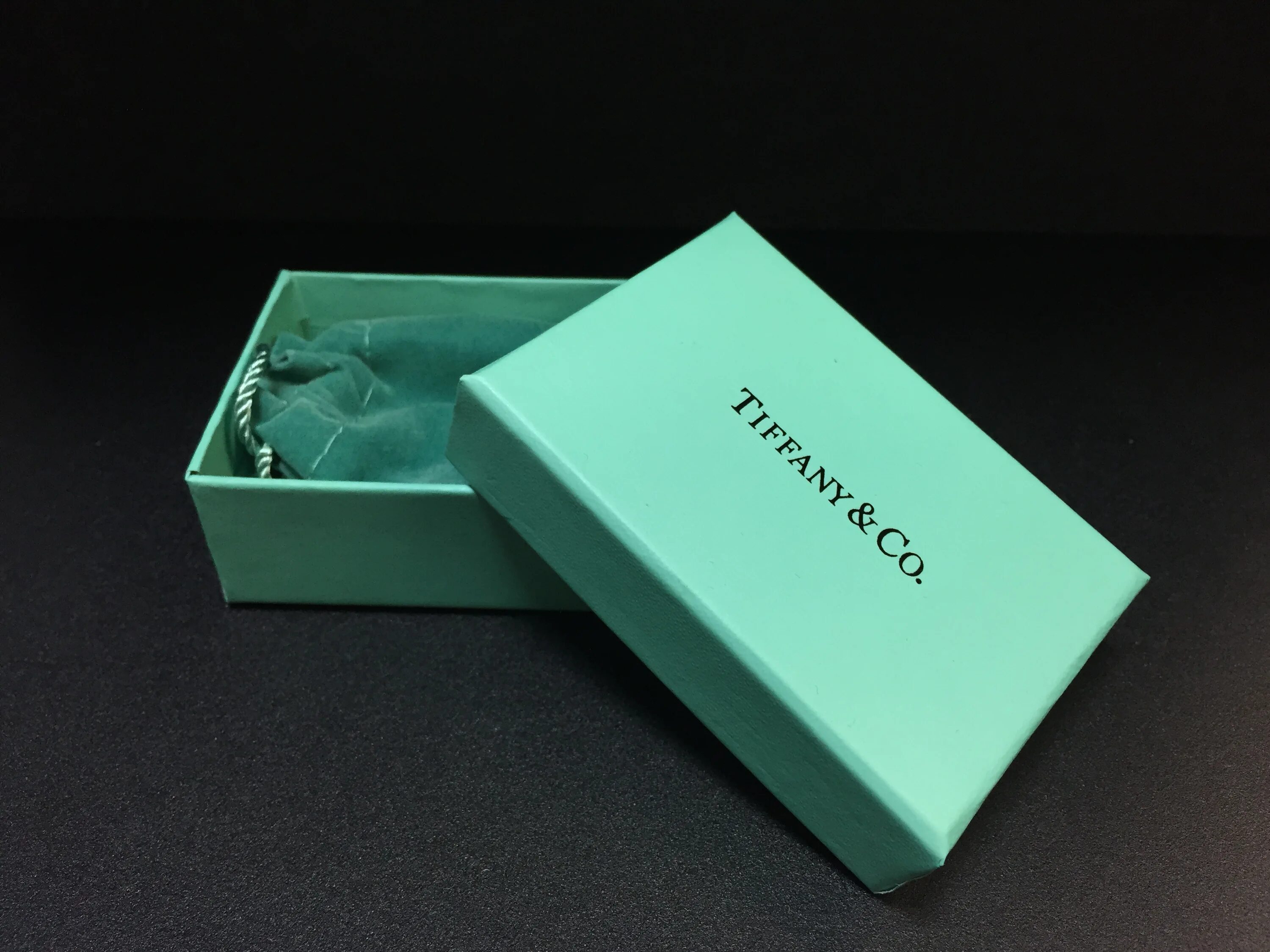 Коробка "Тиффани". Упаковка Тиффани оригинал. Тиффани подарочная коробочка. Коробка цвет Тиффани.