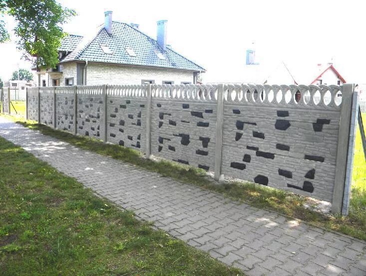 Купить забор в беларуси. Готовый забор. Белорусские заборы. Готовые городские заборы. Забор из готовых плит.