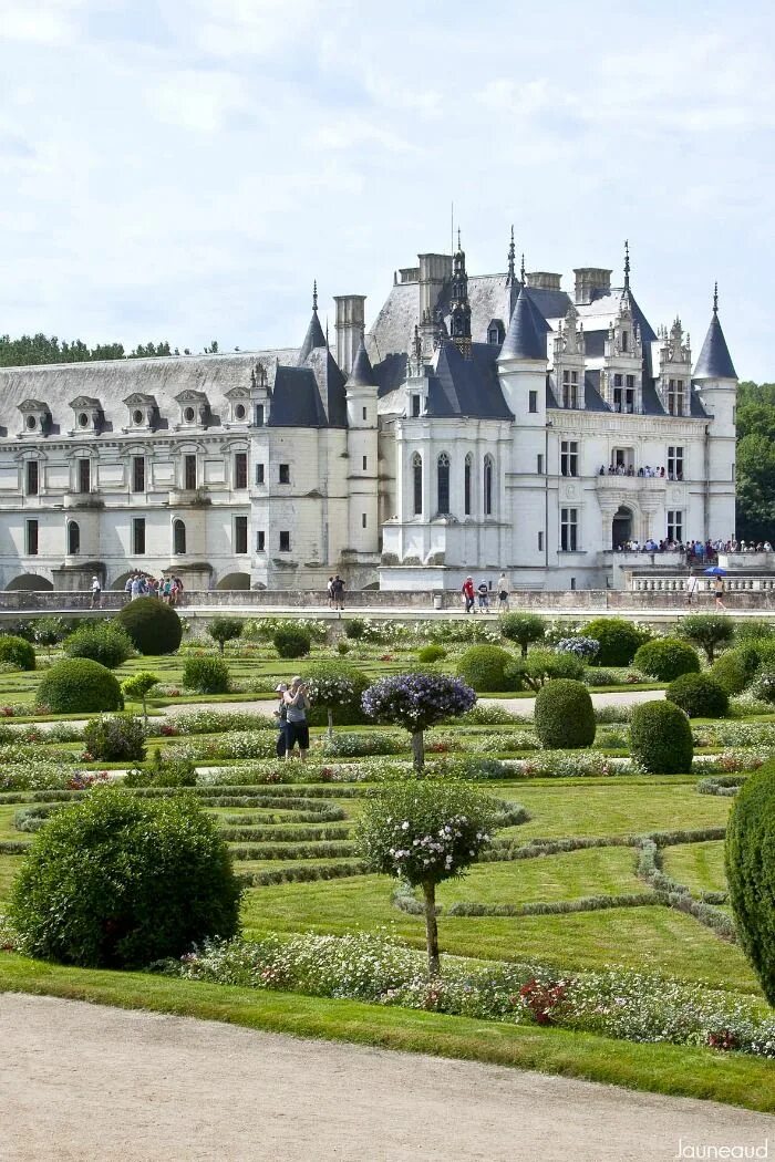 Шато девуз франция. Шенонсо Франция. Замок де Шенонсо. Замок Дианы де Пуатье во Франции.
