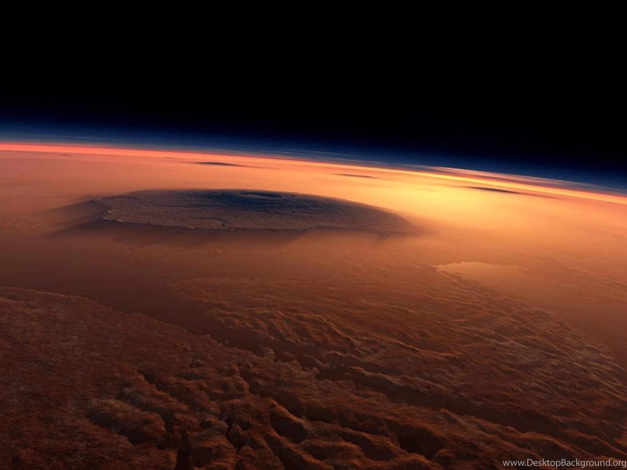 The other side of mars. Марс Планета гора Олимп. Гора Олимп на Марсе. Планета Марс поверхность 4к. Поверхность Марса 4к.