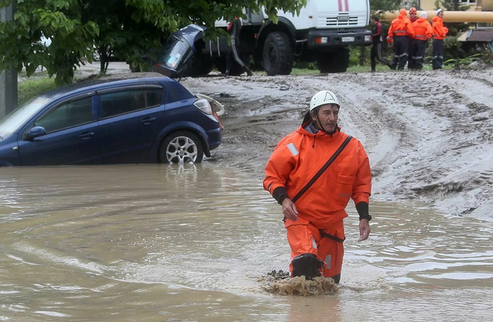 Сочи 25 апреля. Сочи ливень улицы затопило 2021. Потоп в Сочи 2021. Дожди в Сочи июль 2021. Сочи наводнение 2021.