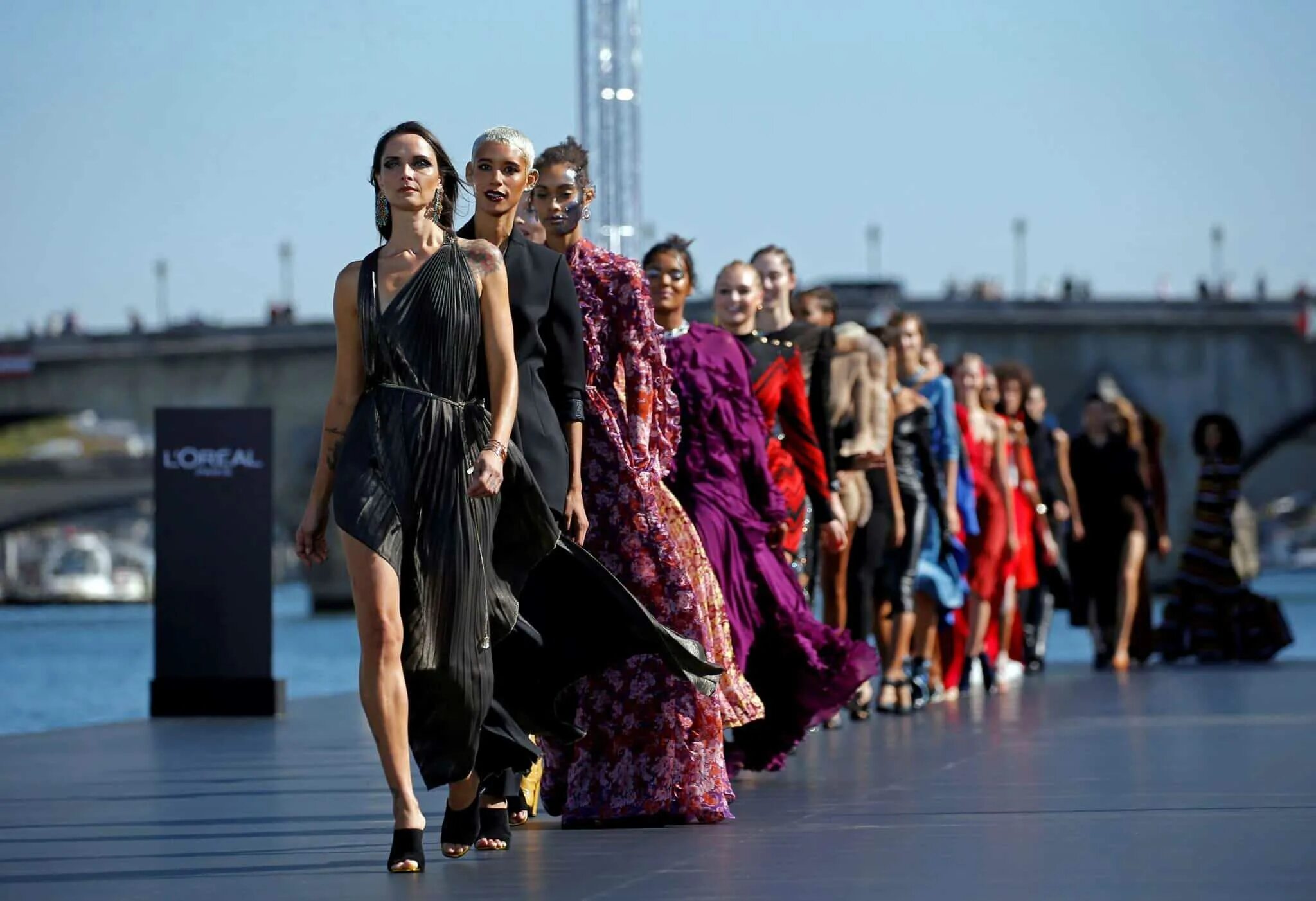 Московская неделя моды как попасть. Мода Париж Catwalk. Неделя моды в Париже. Неделя моды во Франции. Неделя моды в Париже 2023.