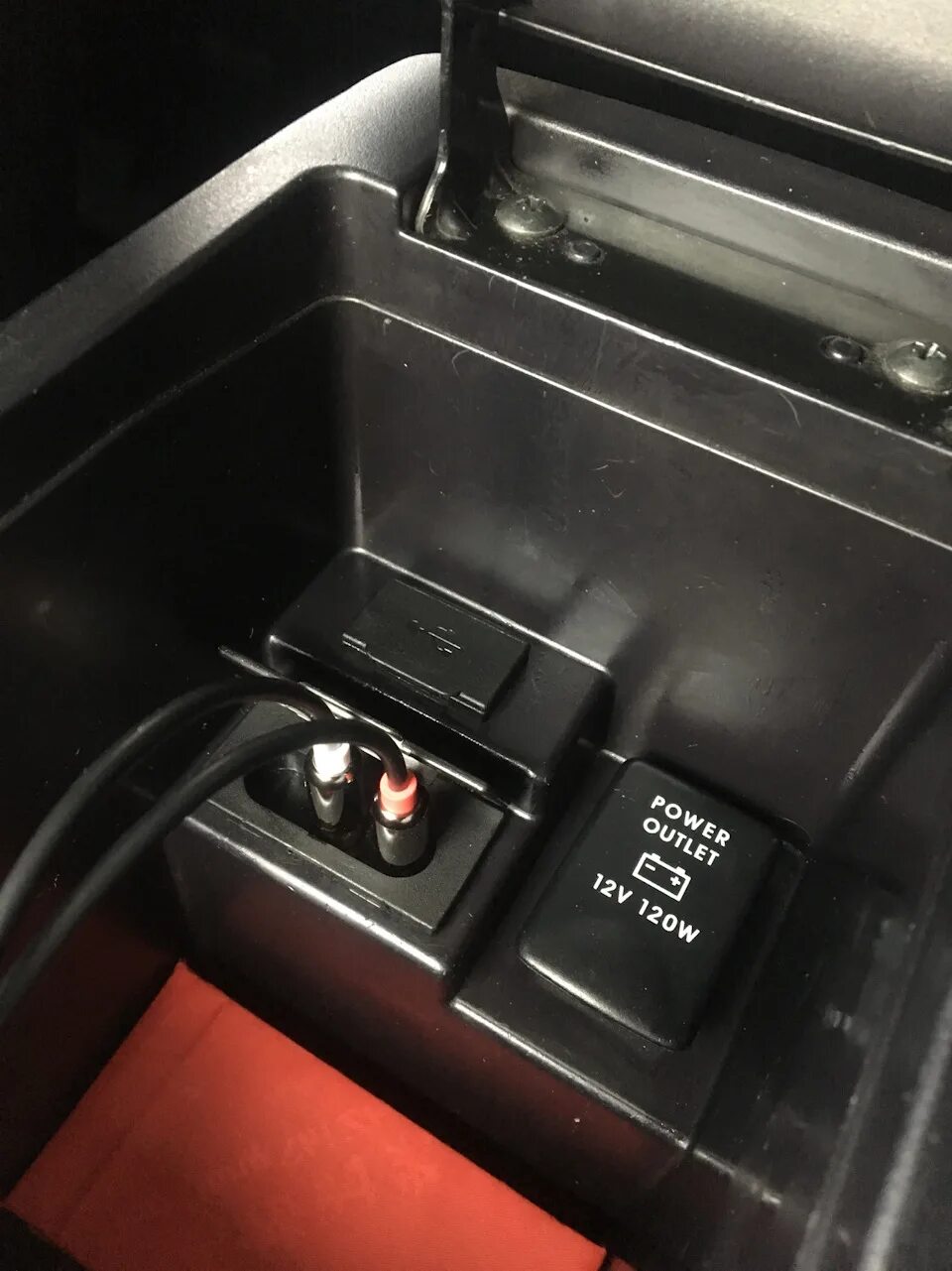 Как подключить телефон аутлендер. Штатный аукс аутлендер-3. разъем aux mitsubishi outlander xl. aux usb mitsubishi outlander. aux разъем outlander xl 2008.