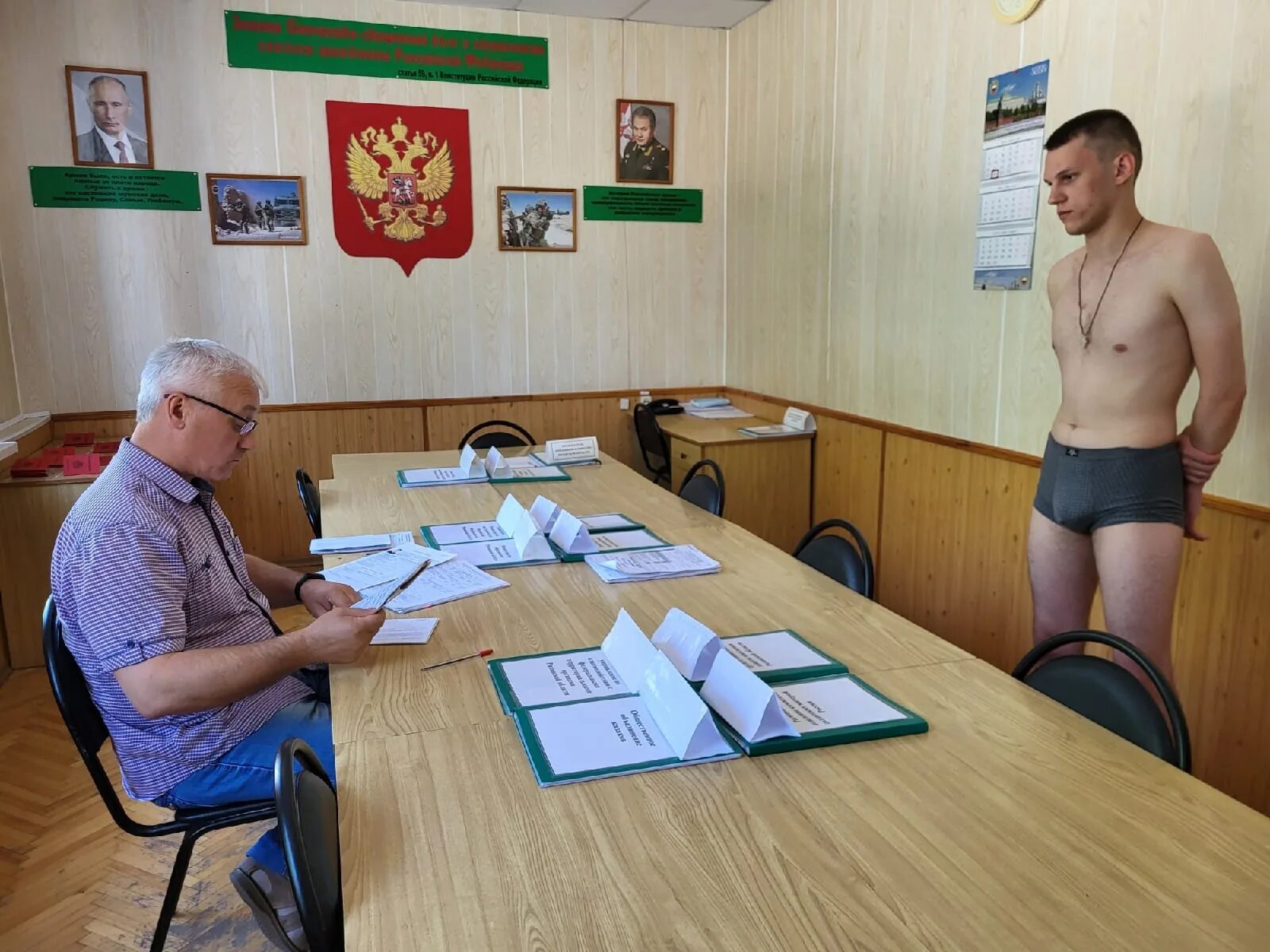 Военкомат призыв. Призывники в военкомате. Сборный пункт призывников. Областной сборный пункт. Военкомат рязань телефон