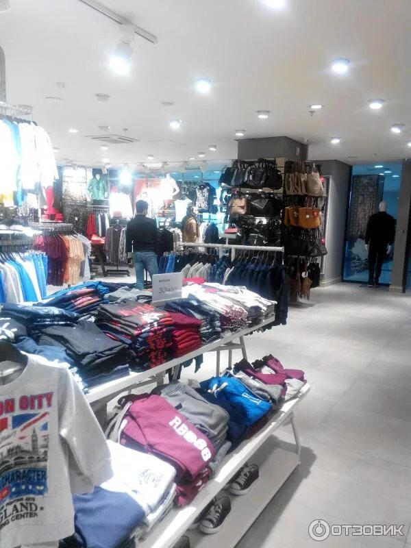 Рынок спортивной одежды. Галактика одежда и обувь. Одежда город семей. Платья на центральном рынке. Фаберлик одежда.
