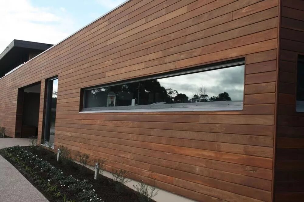 Планкен лиственница фасад. Планкен из лиственницы 120х20. Планкен на фасаде. Планкен лиственница фасад. Планкен лиственница.