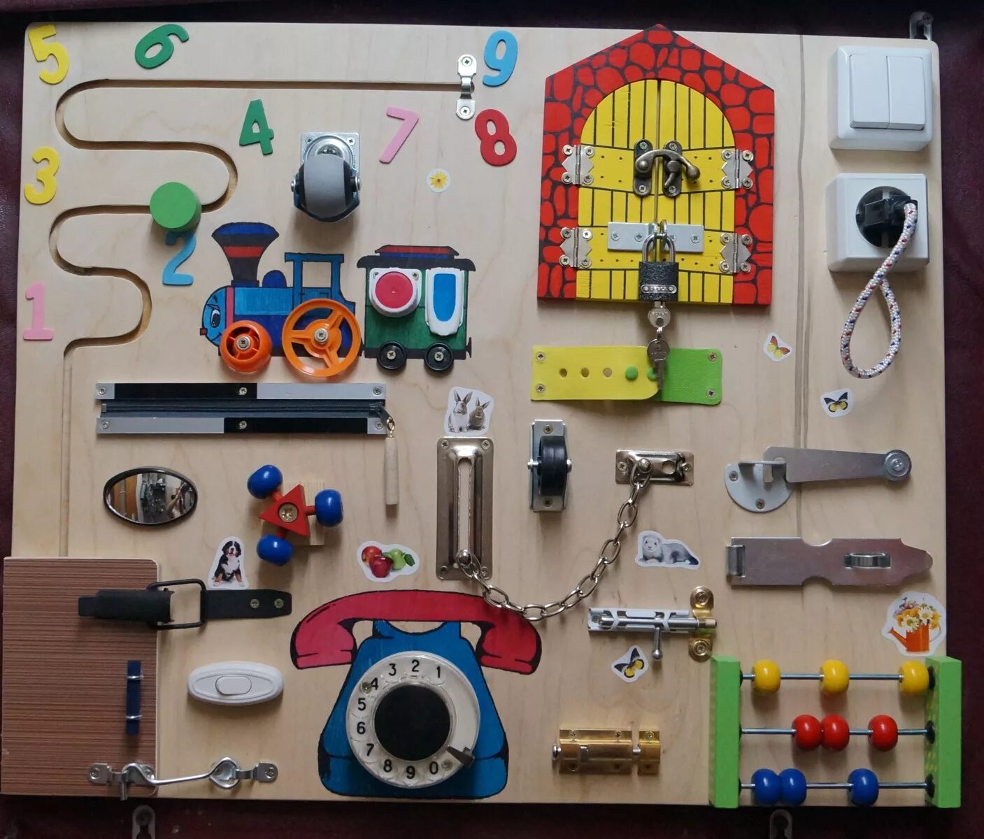 доска с замочками для детей. детские стенды своими руками. развивающая доска для детей. тактильная сенсорная доска монтессори. развивающая доска для детей.