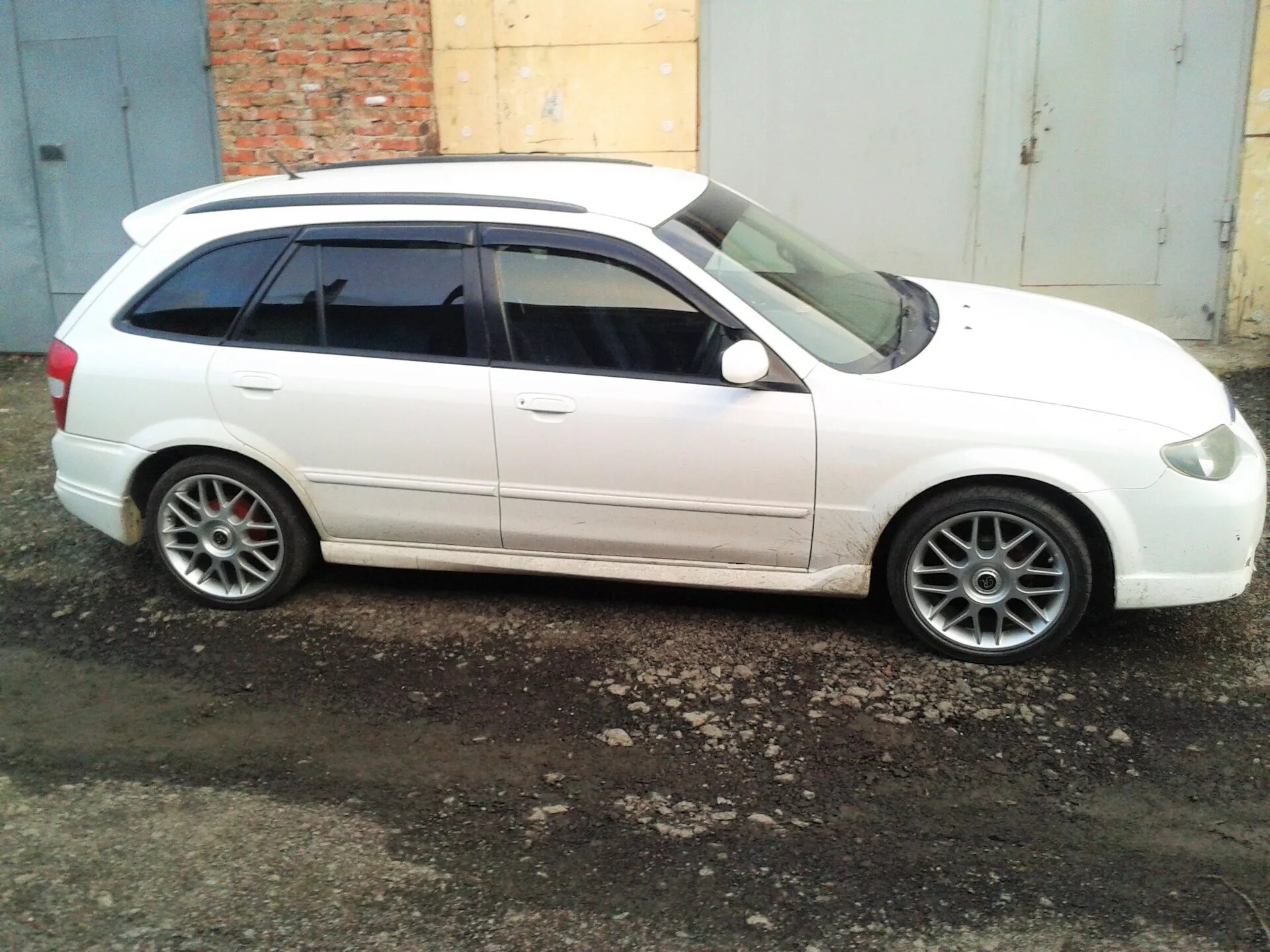 Mazda familia на r17. Mazda familia диски. Мазда фамилия sti. Mazda familia диски. Мазда фамилия на дисках.