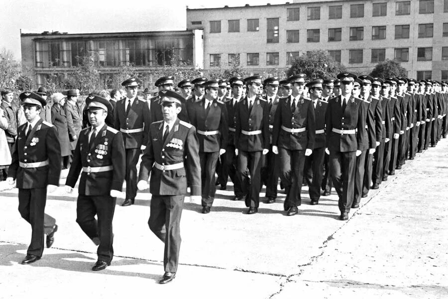 Военная орджоникидзе. Качинское ВВАУЛ 1986. Харьковское пожарно-техническое училище МВД СССР. СВВАКУ выпуск 1990. Харьковское военное авиационное училище связи.