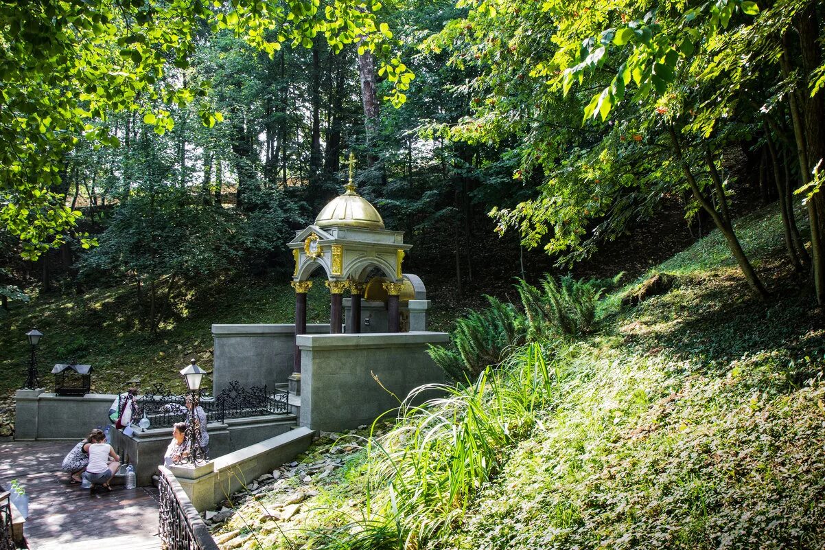 давидова пустынь купель. талеж мелихово давидова пустынь. святой источник преподобного давида московской области. святой источник в чеховском районе талеж. чехов купель источник иоанна предтечи.