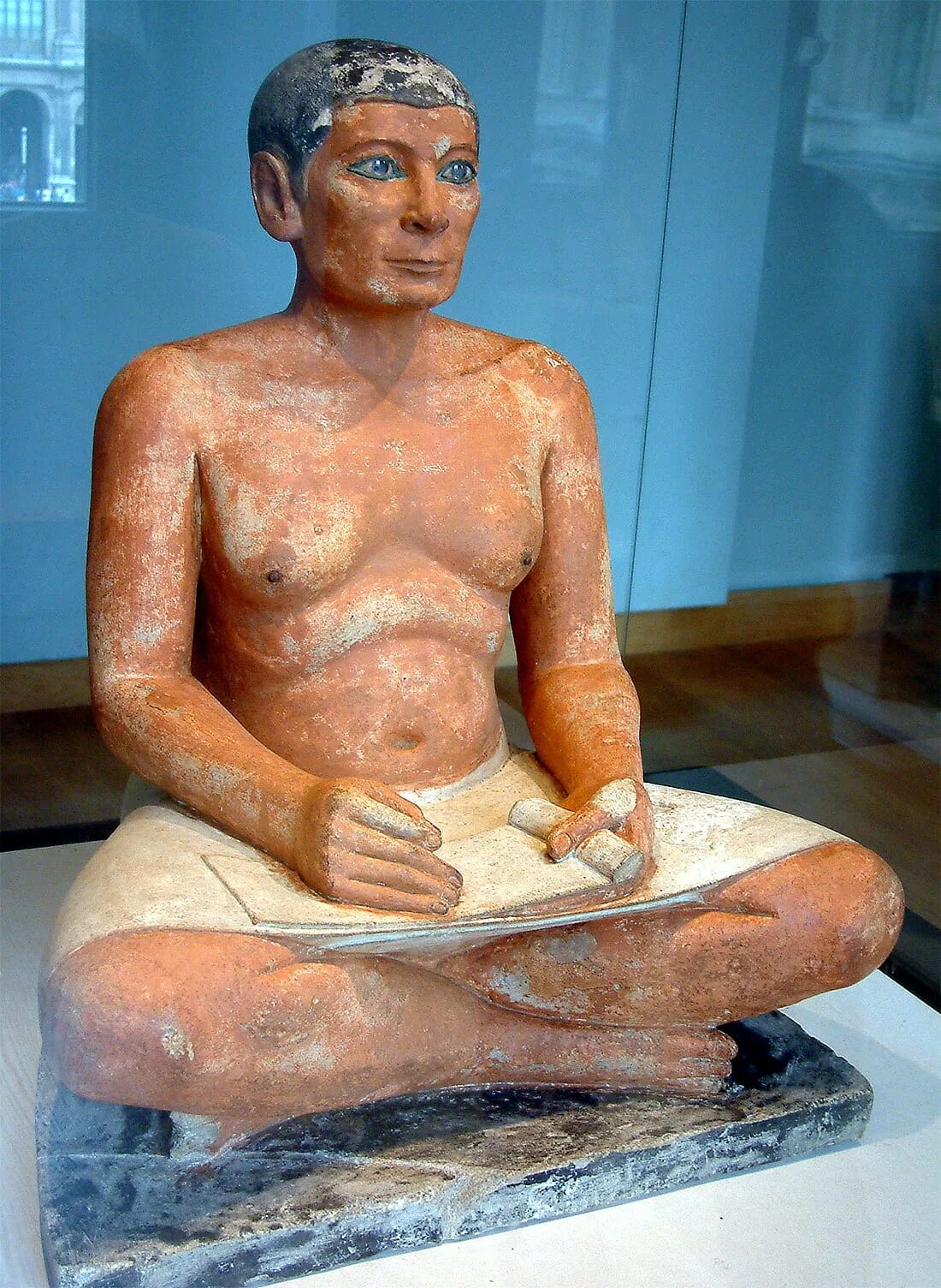 Чиновник в древности. Скульптура писец КАИ древний Египетский. Статуя писца древний Египет. Писцы в древнем Египте.