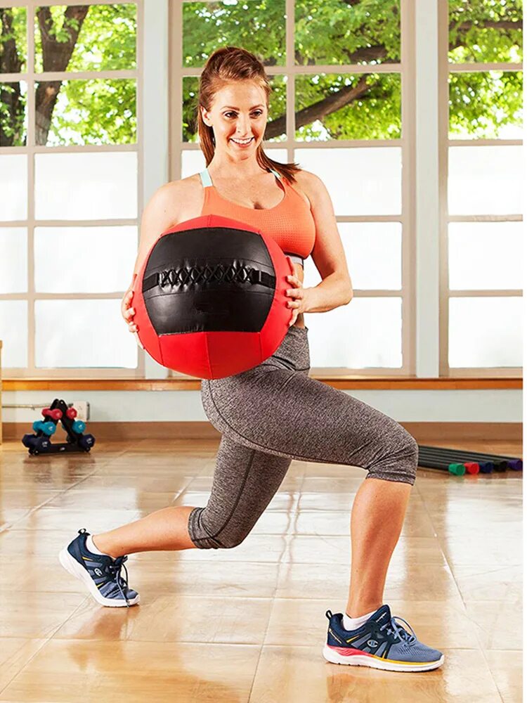 Функциональная тренировка. Медбол спортзал. Книги известных фитнес тренеров. Функциональный тренинг. Airex тренировка.