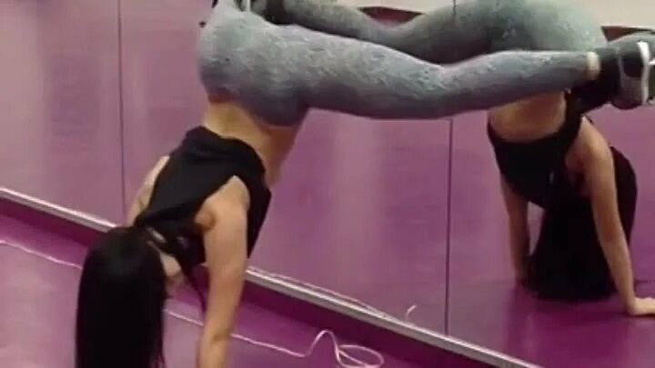 Бачата танец. Девушка танцует ирландский танец. Уан степ танец. Dance mp4. Энергия звука и танца.