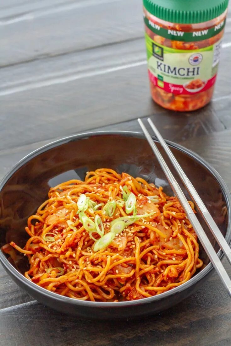 Лапша kimchi. Лапша кимчи рамен. острый кимчи рамен. корейская лапша кимчи рамен. якисоба пан.