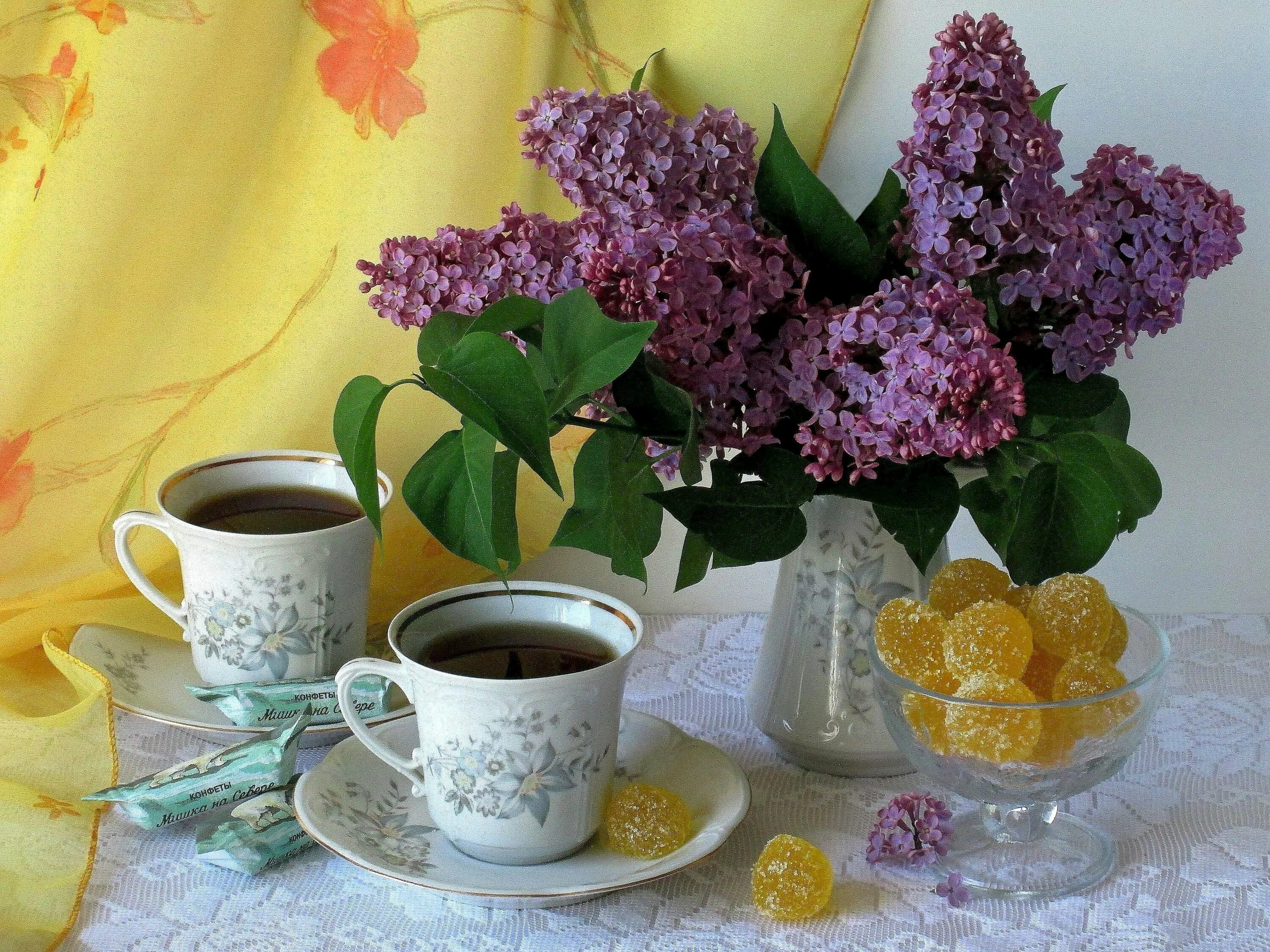 Весенний чай картинки. Утренние цветы. Натюрморт с добрым утром. Весеннее чаепитие. Доброе Весеннее утро.