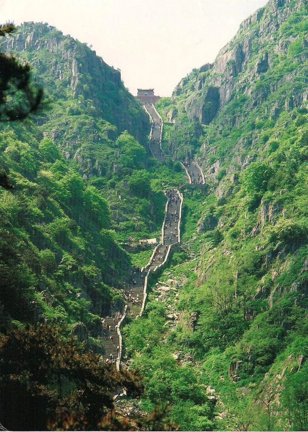 Тайань. Гора Тайшань Китай. Гора Тайшань (провинция Шаньдун). Священная гора Тайшань. Великая Восточная вершина — Тайшань.