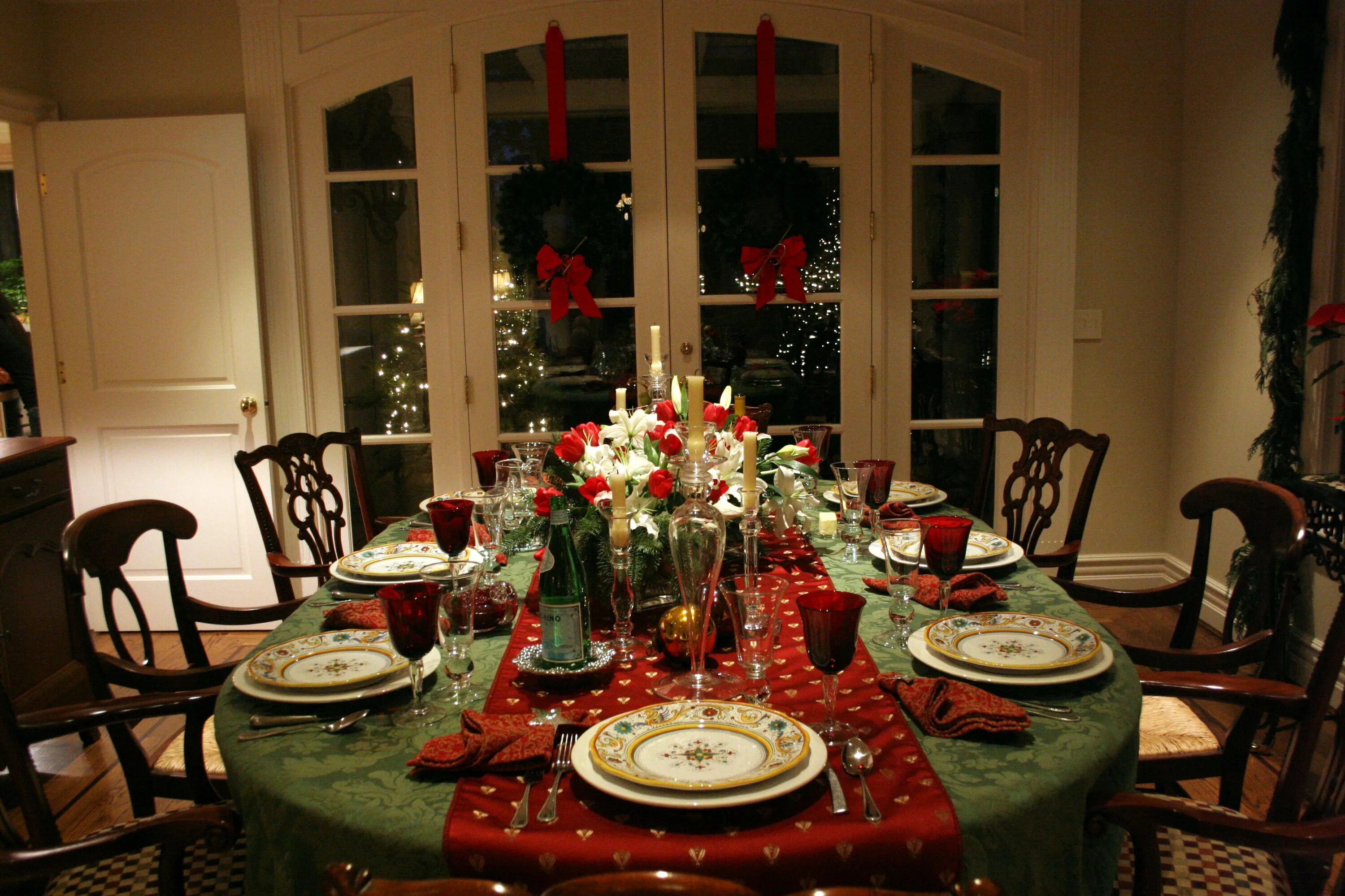 Рождественский стол. Сервировка Рождественского стола. Шикарный праздничный стол. Красиво сервированный стол. Накрытый стол ужин