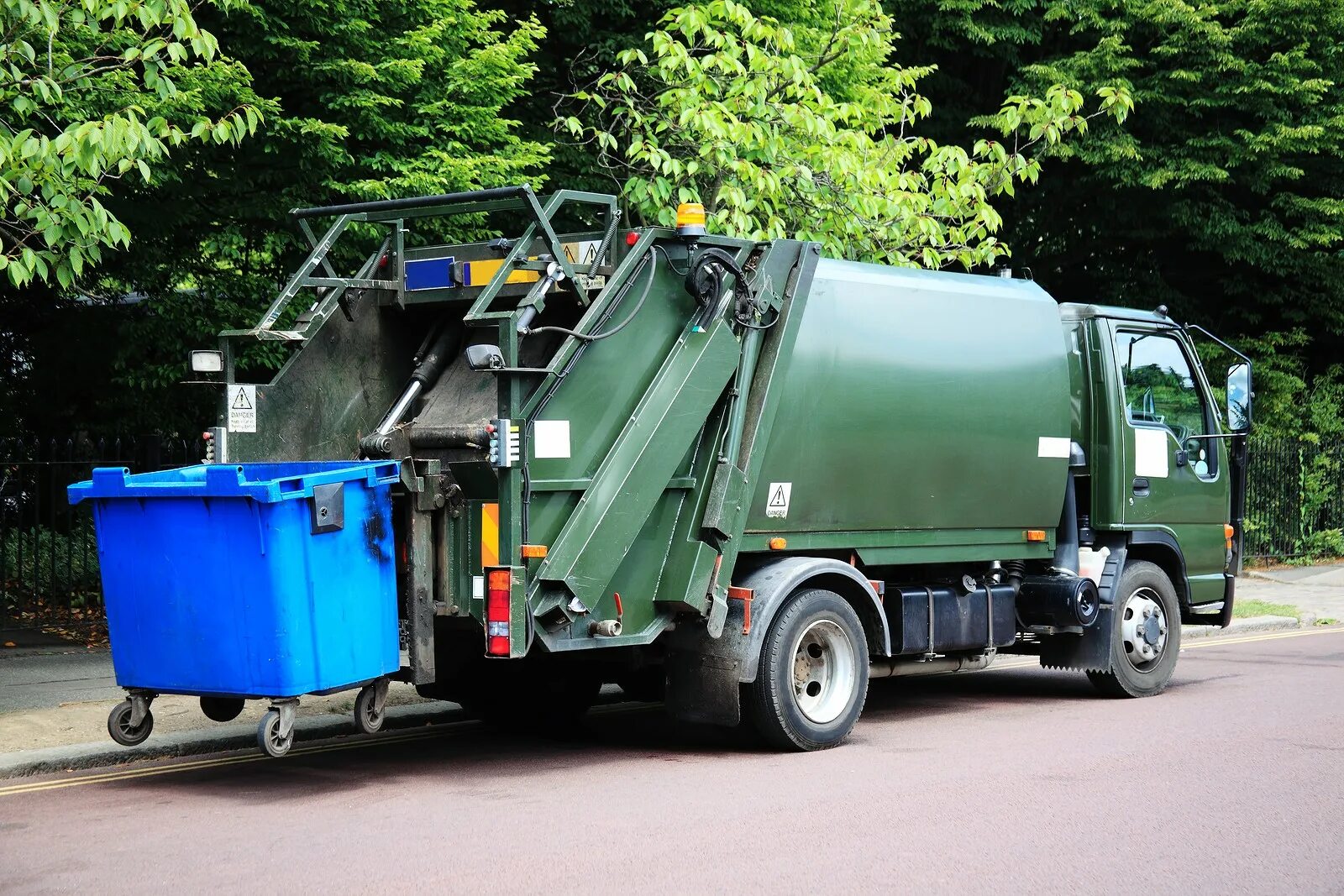 Мусоровоз. Мусоросборочная машина. Waste removal. Waste removal. Транспортировка опасных отходов.