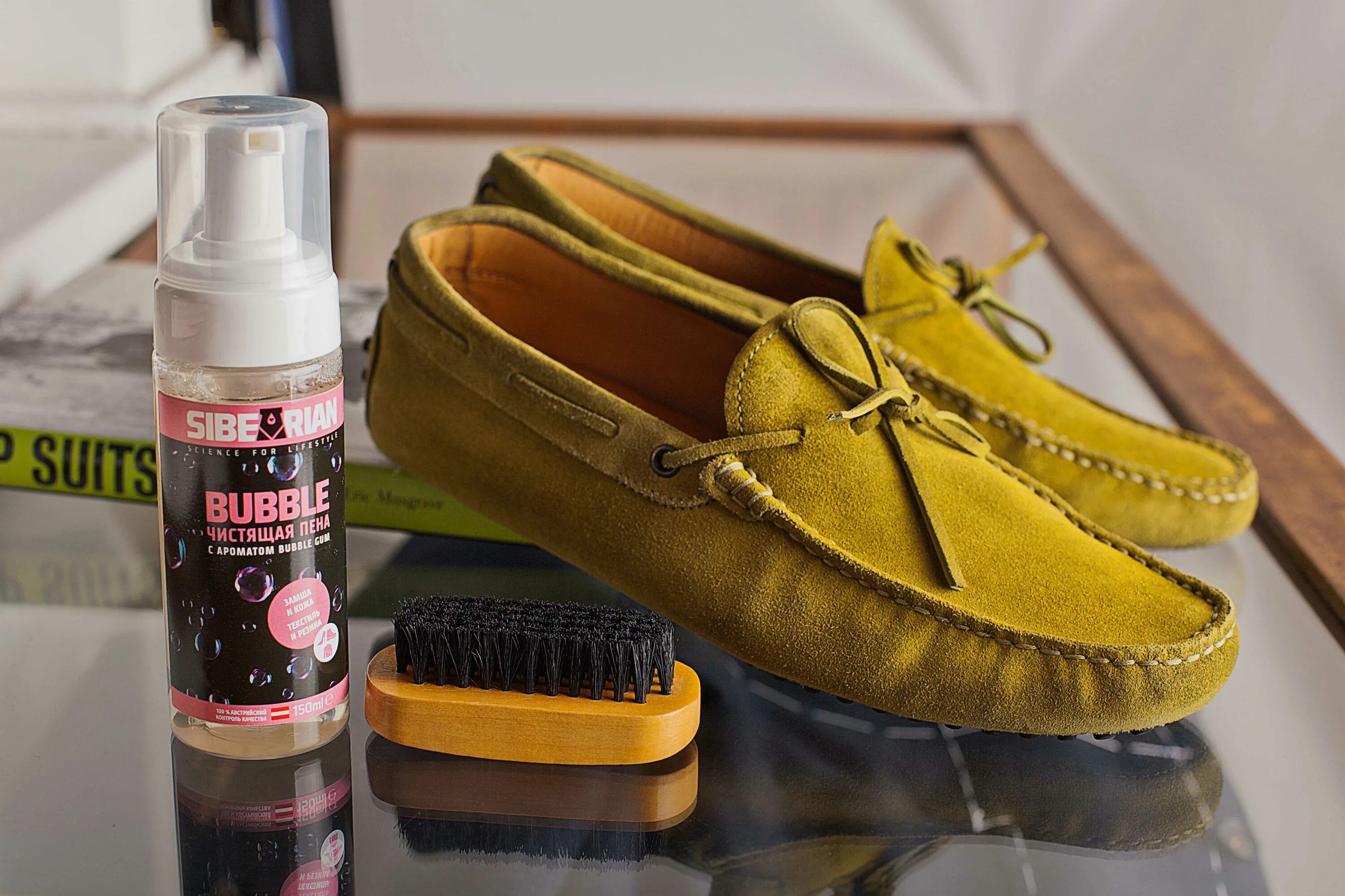 Устранить запах обуви в домашних условиях. Замшевая обувь. Обувь из замши. Чистка замшевой обуви. Протираем замшевую обувь.