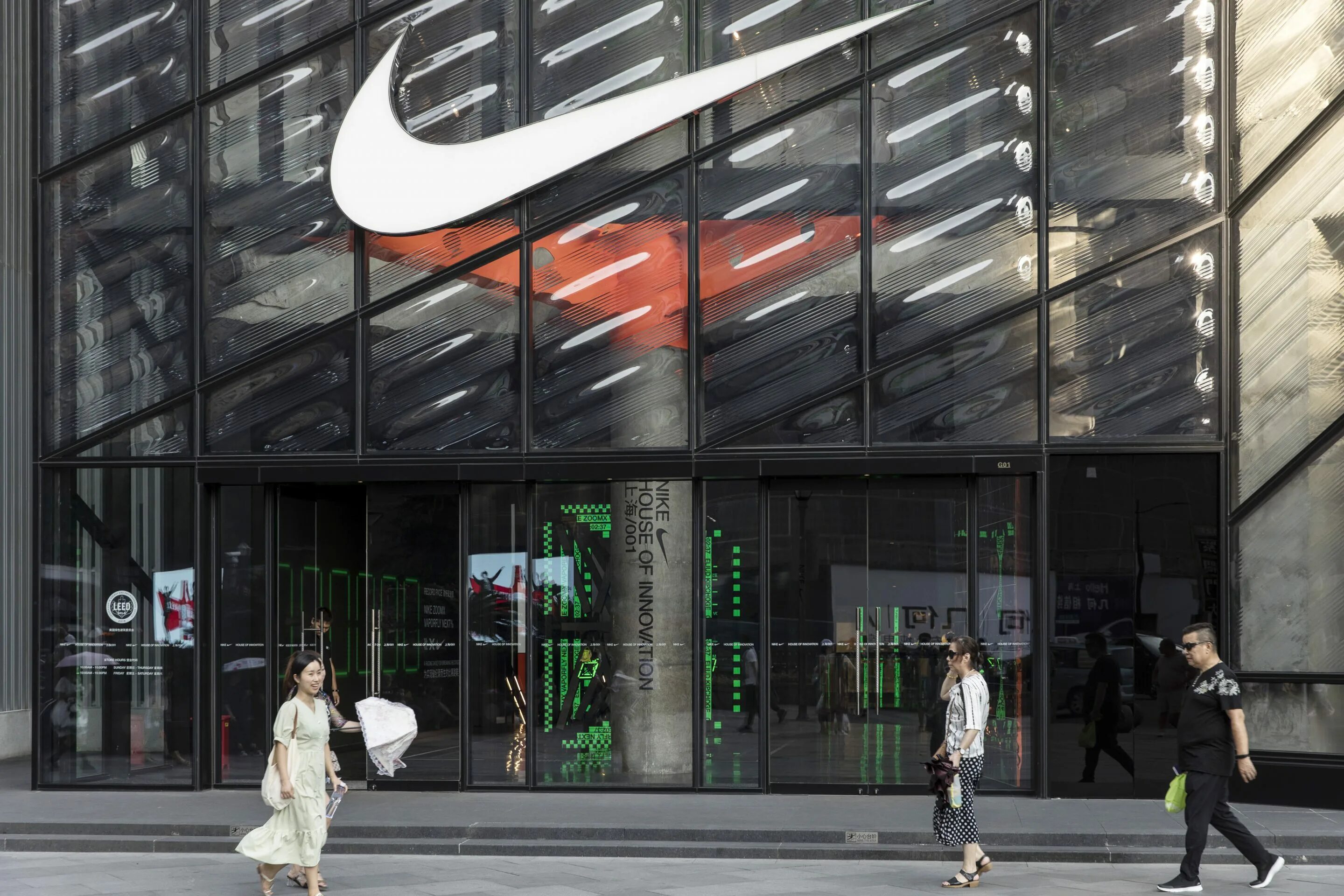 Завод найк. Nike Ритейл. Завод найк в Америке. Штаб квартира найк в Нью Йорке. Nike магазин.