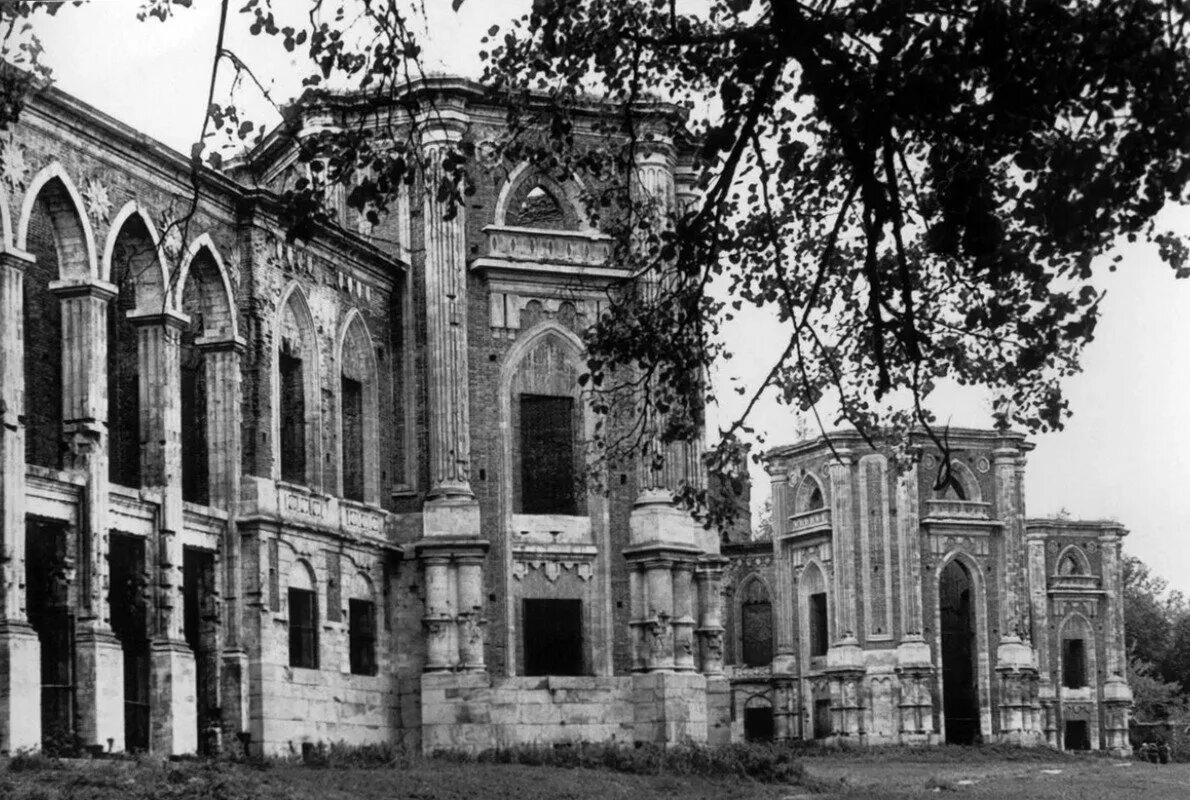 Парк царицыно история усадьбы. Парк Царицыно 1890. Усадьба Царицыно Москва 19 век. Царицыно 1950 руины. Царицынский дворец старые.