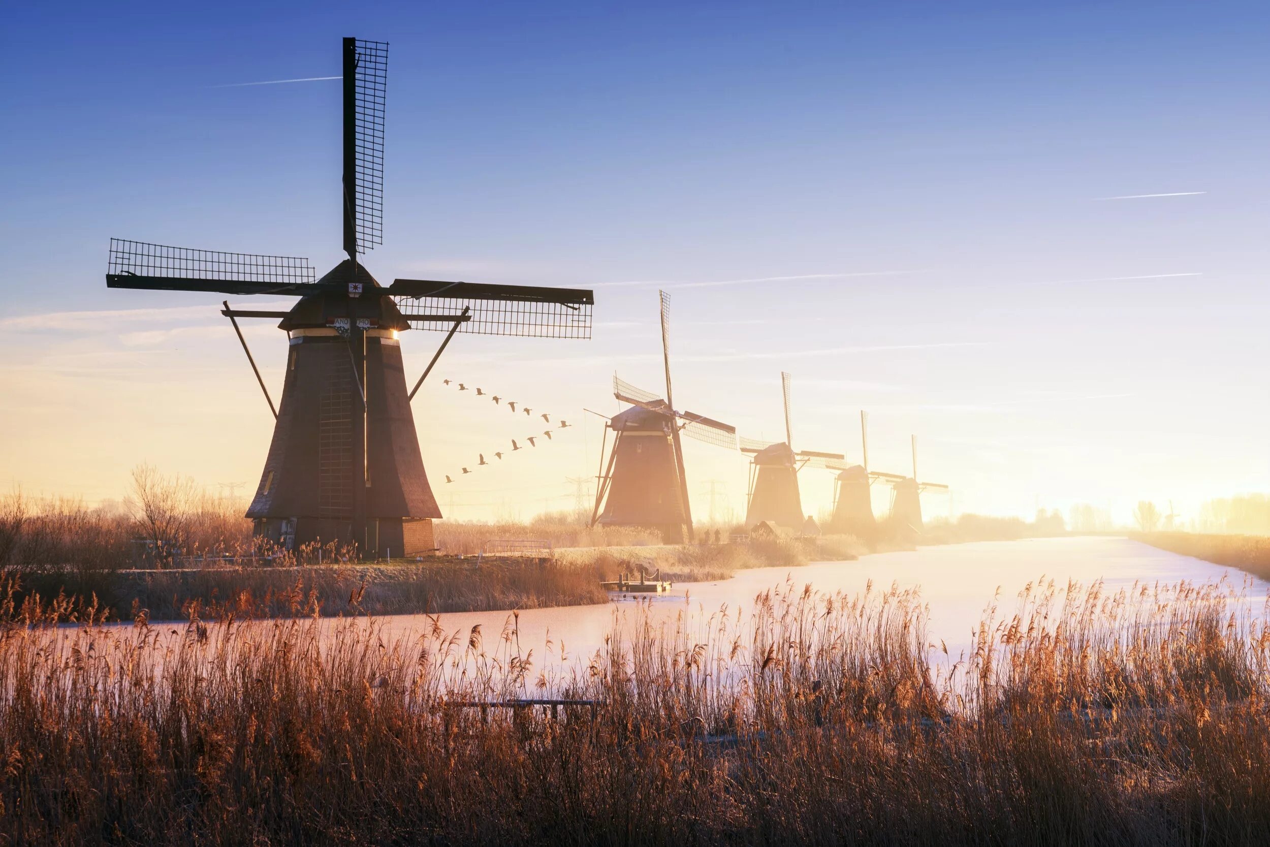 Kinderdijk Голландия. Киндердейк мельницы. Ветряные мельницы Киндердейк. Ветряная мельница Голландия.