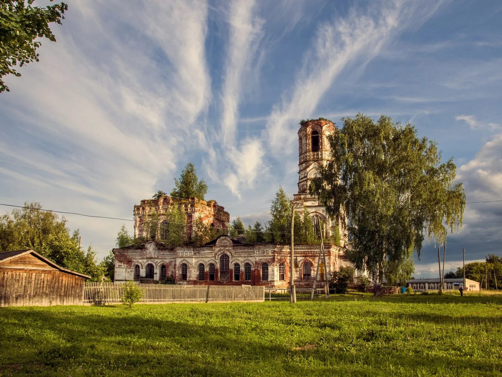 Церковь Троицы Живоначальной в Высоково. Кировская, район Яранский, село Высоково. Церковь Высоково Яранский район. Район Кировская область Яранский район.