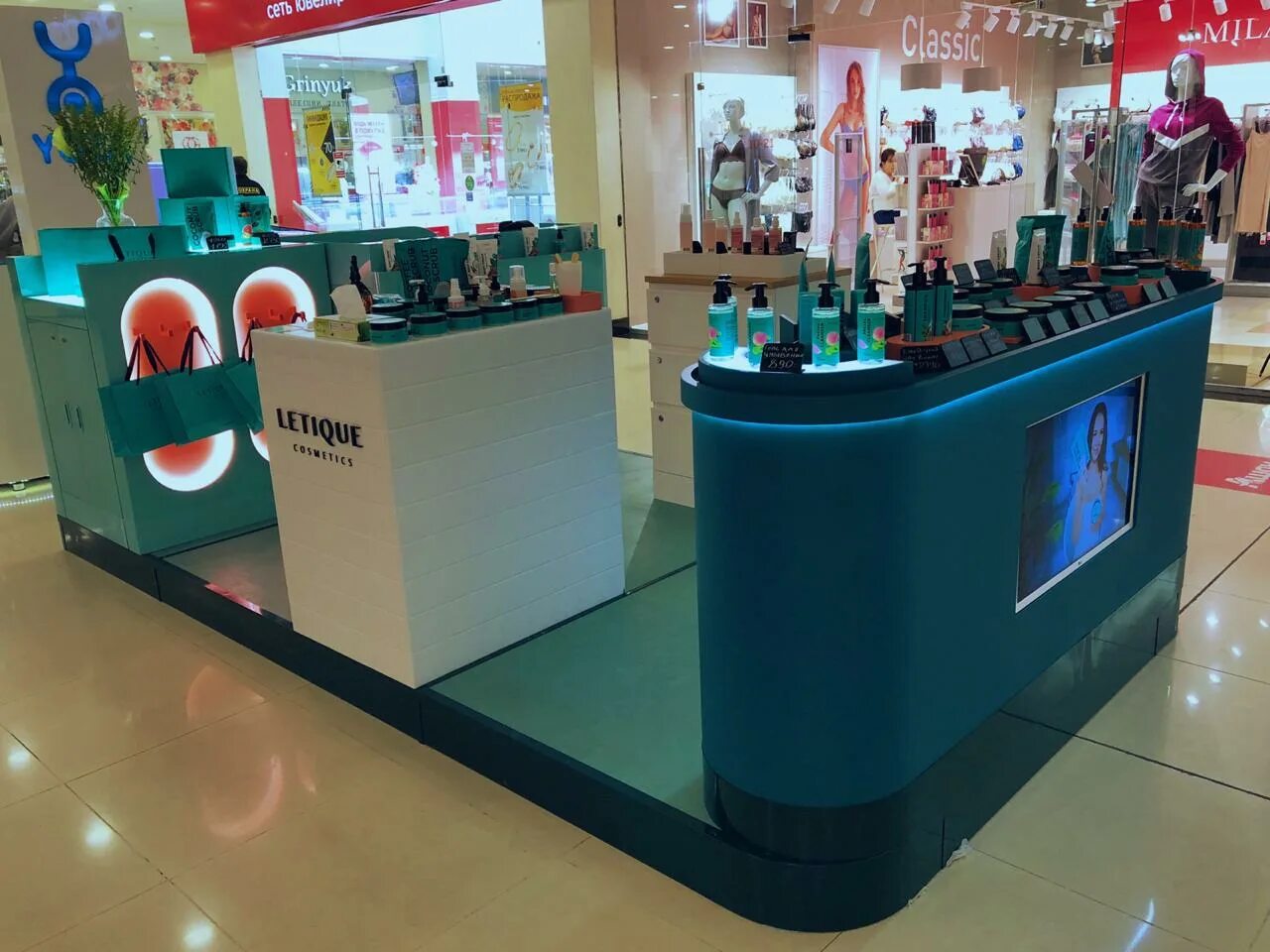 Letique cosmetics магазины. Letique cosmetics островок. Островок letique. Летик в тц. Лерчик литик.