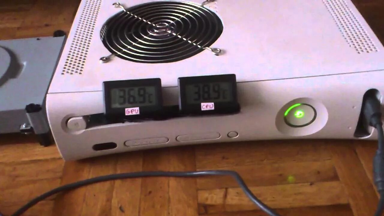 Кулер xbox. Охлаждение Xbox 360 fat. Xbox 360 s охлаждение. Охлаждающая подставка для Xbox 360 fat. Xbox 360 Elite охлаждение.