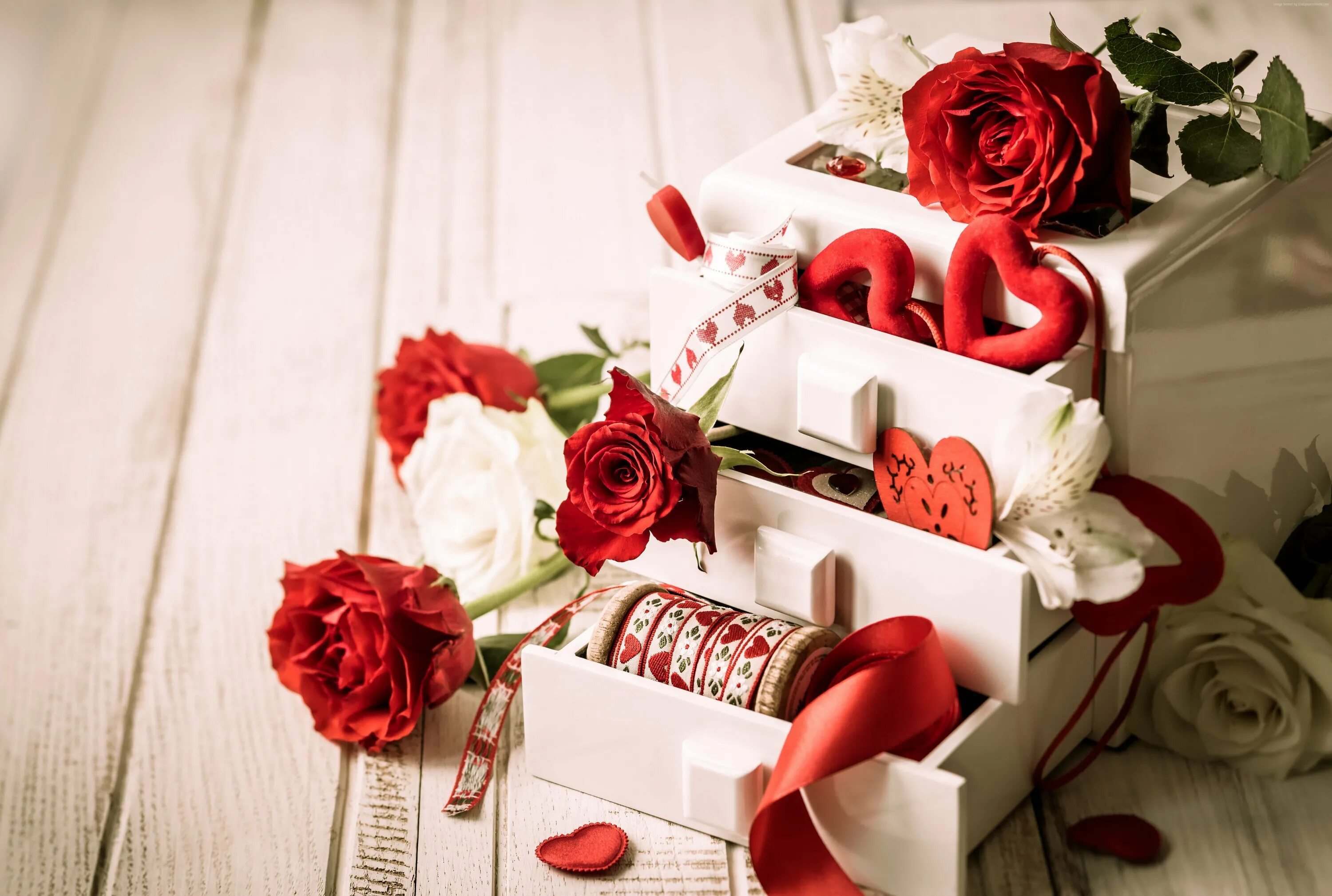 14 февраля какие цветы. Цветы в подарок. Красивые подарки. Розы подарок. Букет цветов подарок.