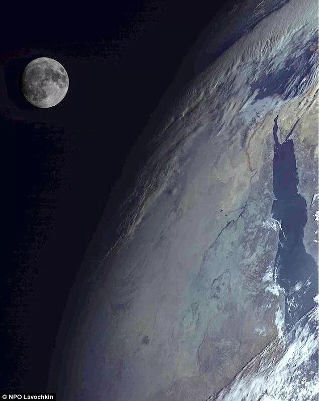 Moons satellite. Снимки земли. Луна вид из космоса. Снимки земли с Луны. Луна и земля.