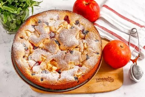 Шарлотка с ягодами в духовке