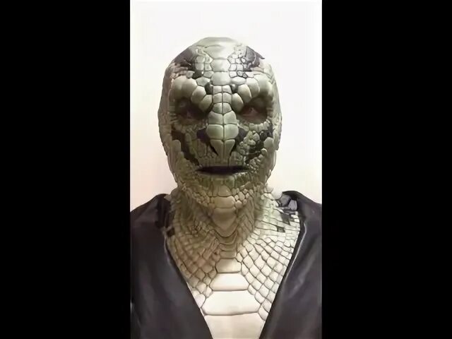 Маска рептилии 1995. Силиконовая маска рептилии. Маска змея. Шоу маска змея.