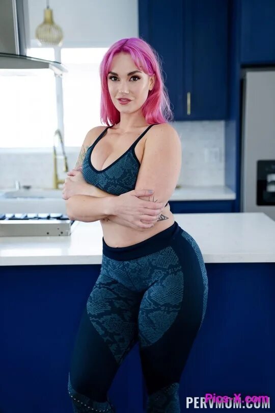 Siri dahl stepmom. Siri dahl. siri dahl 2025. siri dahl актриса. siri dahl 2025.