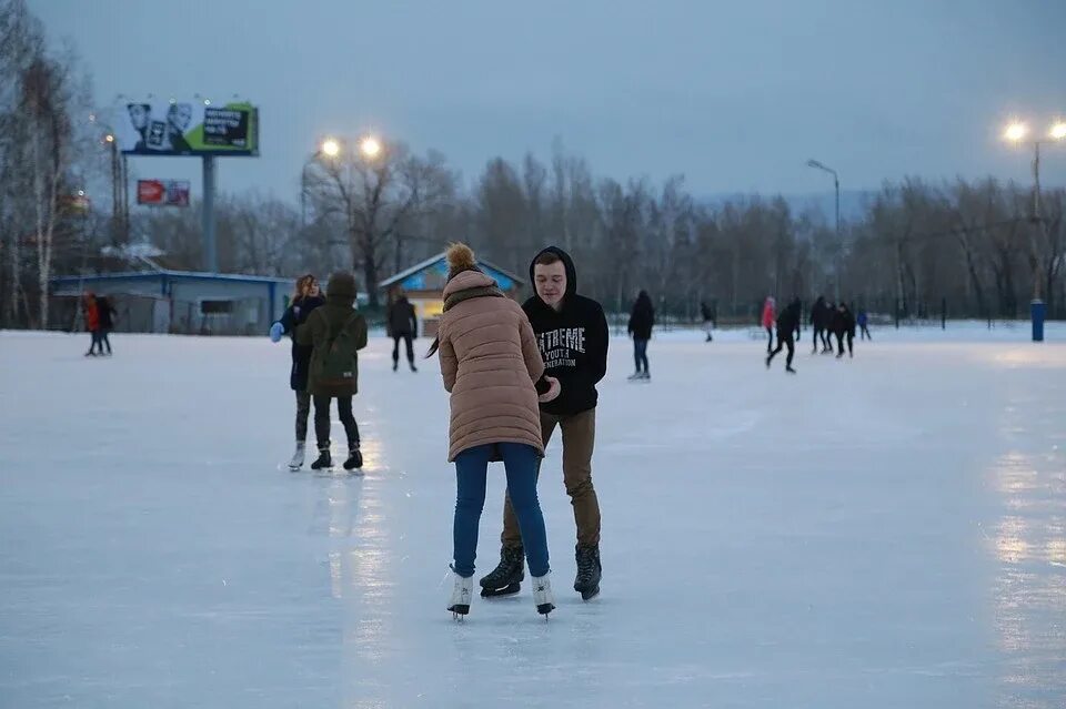 Остров каток расписание. Каток Татышев Красноярск. Каток на Татышева Красноярск. Татышева парк каток. Татышев айс каток.