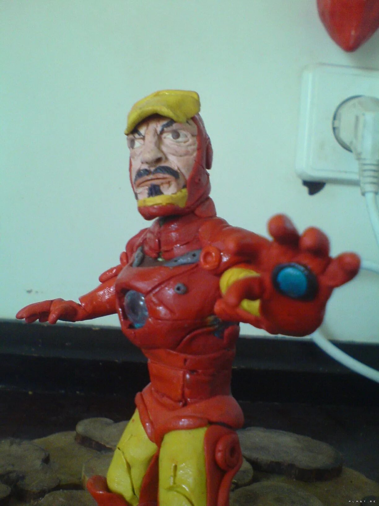 Iron man mark 42 papercraft. Железный человек скелет. Человек паук и железный человек из пластилина. Железный человек марк 1 из пластилина. Как слепить железного человека.