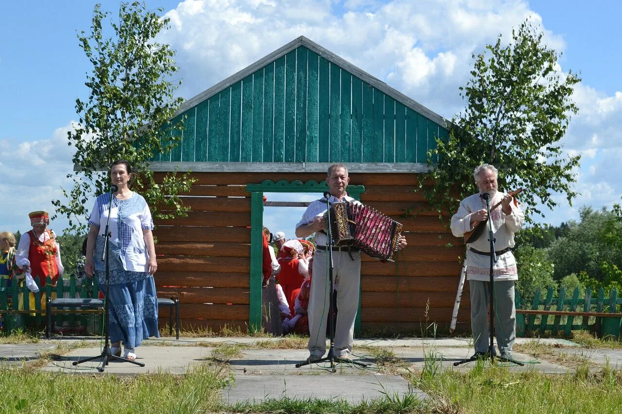 Погода черном тюменская область. Село черное Вагайский район Тюменской области. Храм Святой Троицы черное Вагайский район. Деревня Дубровное. Село Дубровное Тюменская область.