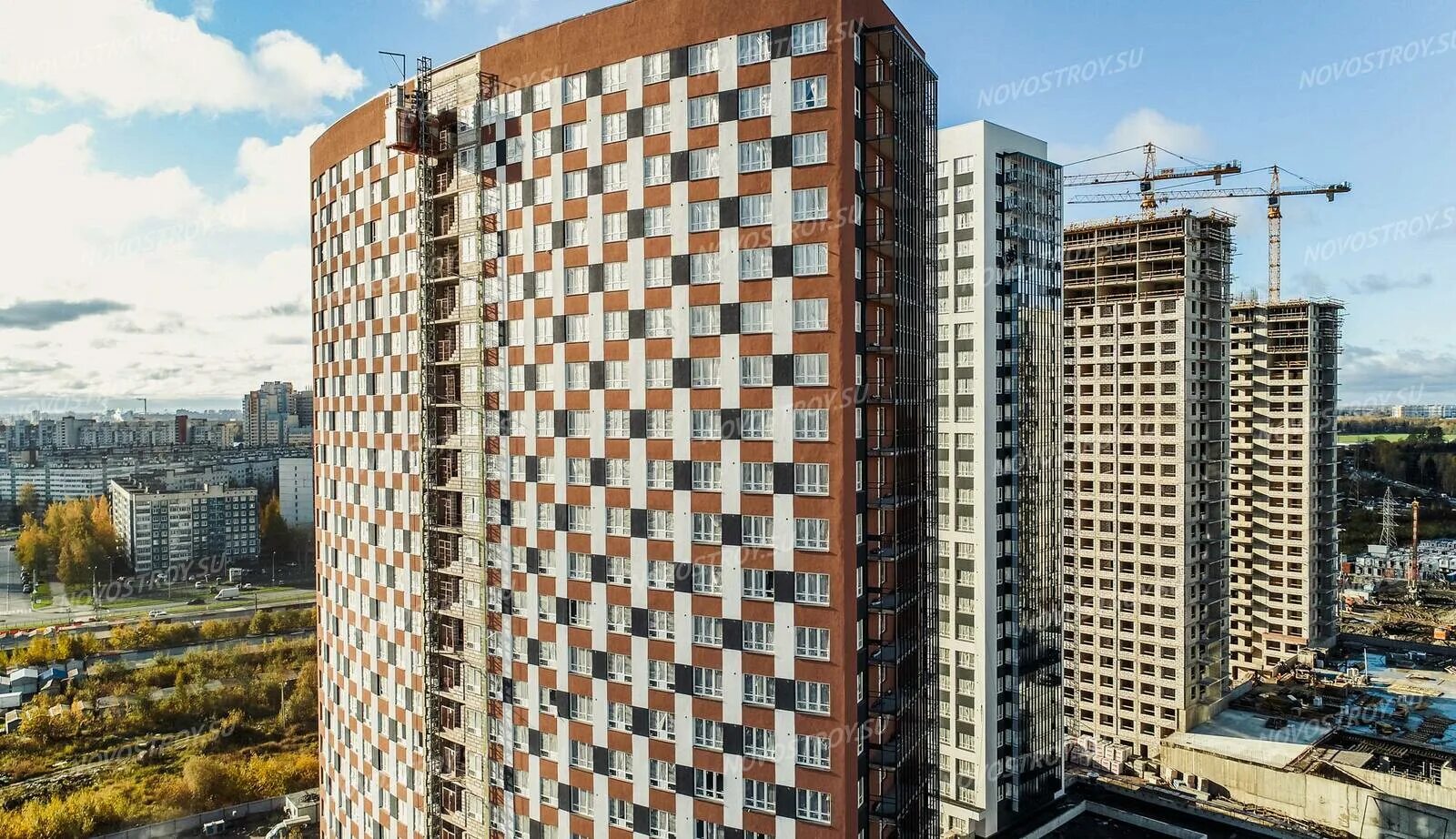 спальня с панорамными окнами. спальня в москоу сити панорамные окна. октября апартаменты ярославль. квартиры в октябре 2023. 76 сутки яр.