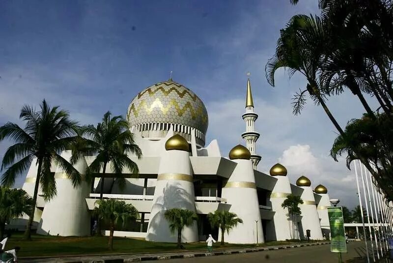 Восточная малайзия. Кота-Кинабалу Малайзия. Кота Кинабалу Сабах. Мечеть Сабах кота Кинабалу. Кота-Кинабалу Малайзия достопримечательности.